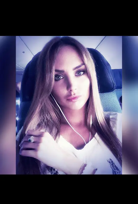 Klaudia natural escort